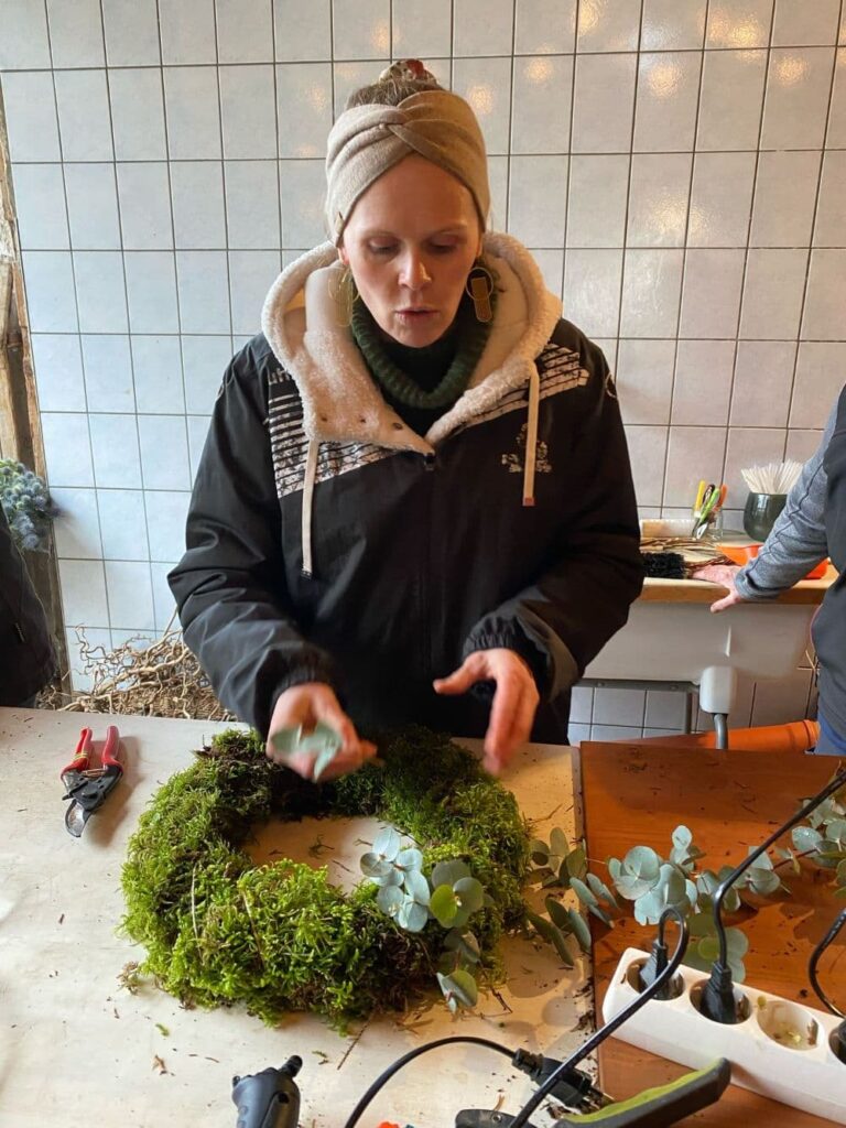 Kranz im Entstehungsprozess - Schritt für Schritt Anleitung im Workshop